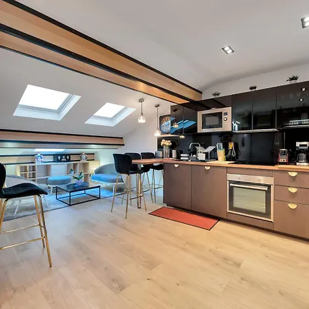 Le Napoleon Chic Et Moderne, L'endroit Parfait Au Coeur De La Banane Apartment